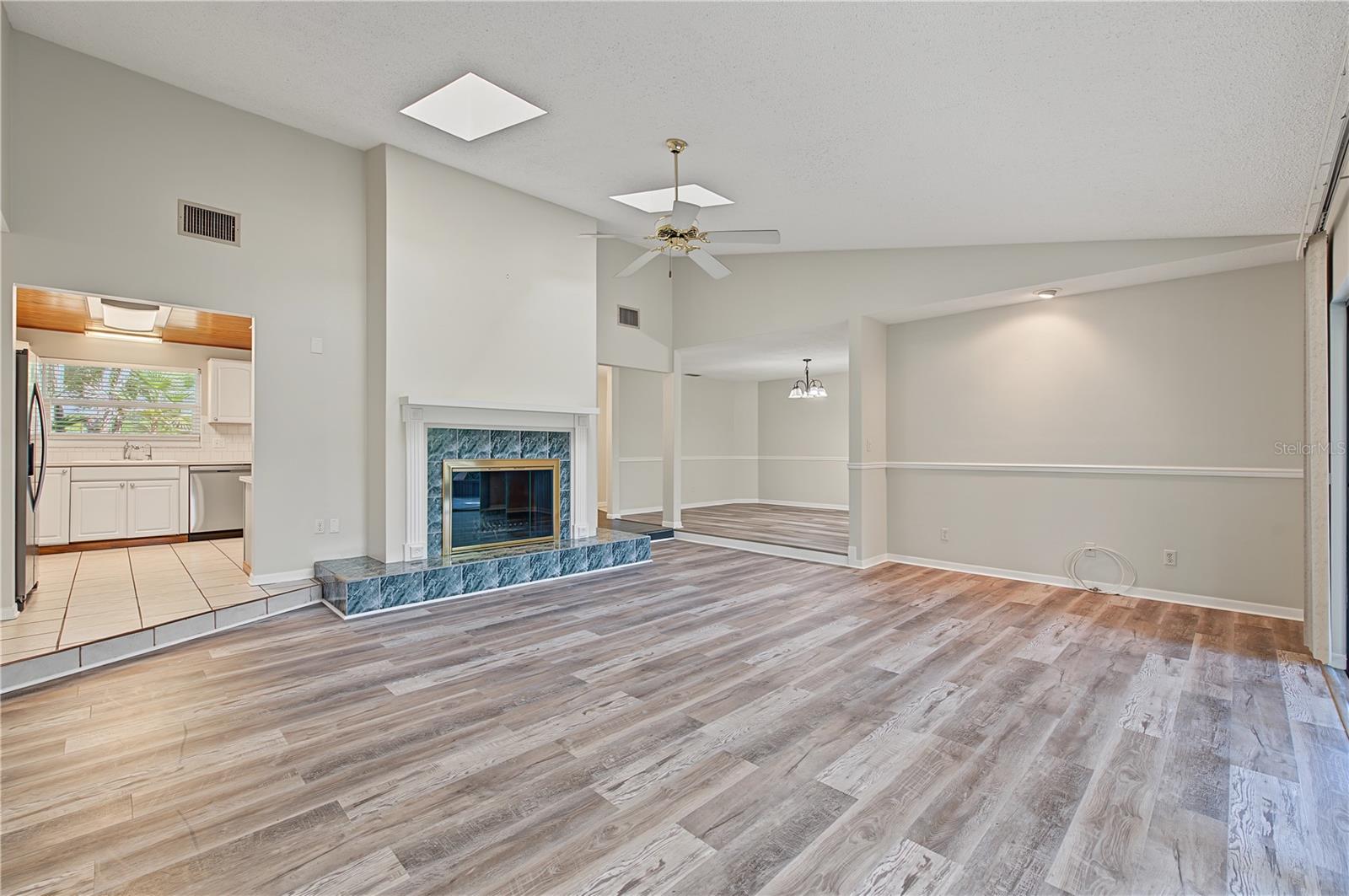 730 ROLLING HILLS DR — photo 13
