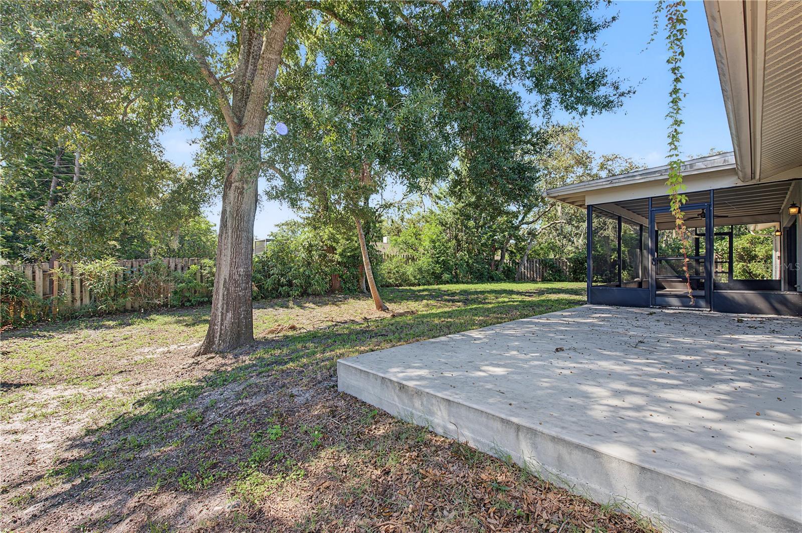730 ROLLING HILLS DR — photo 37