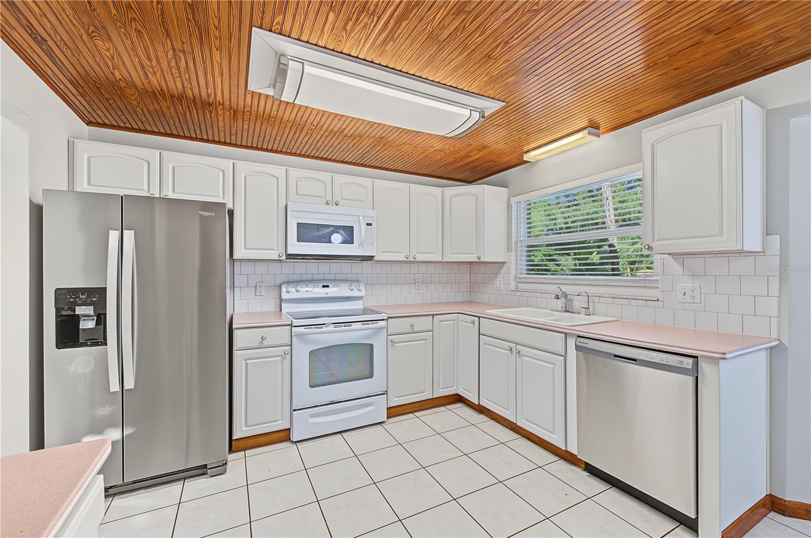 730 ROLLING HILLS DR — photo 4