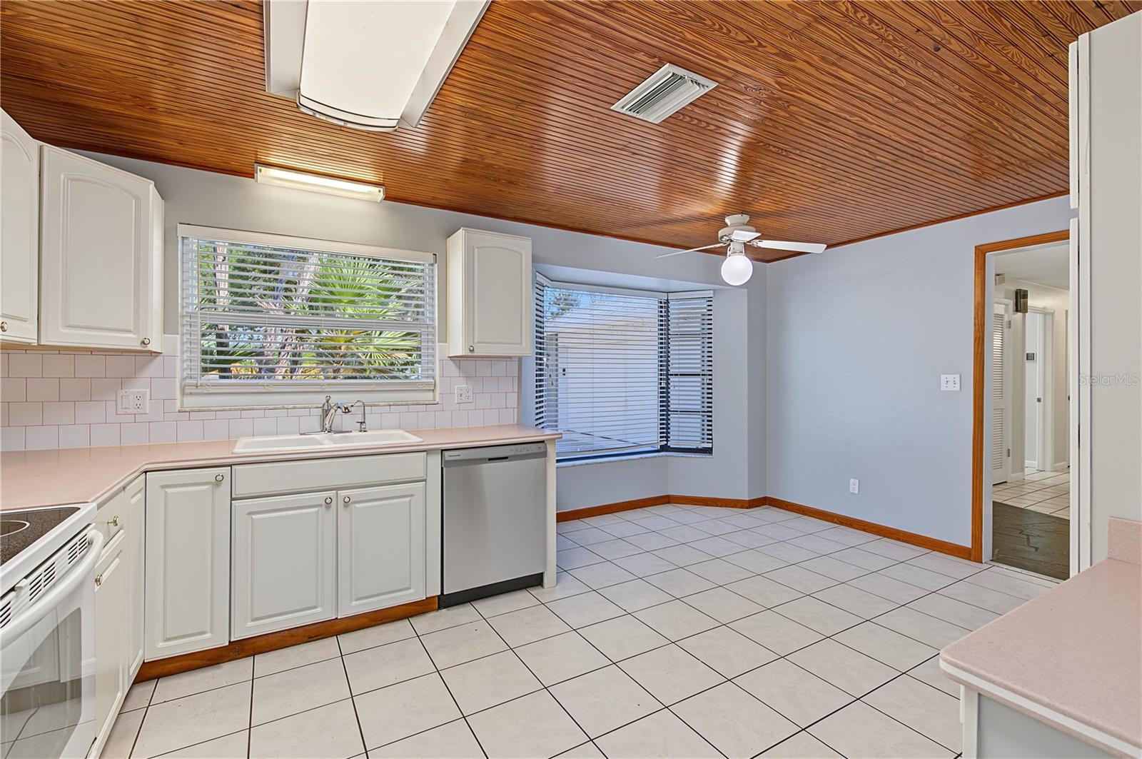 730 ROLLING HILLS DR — photo 9