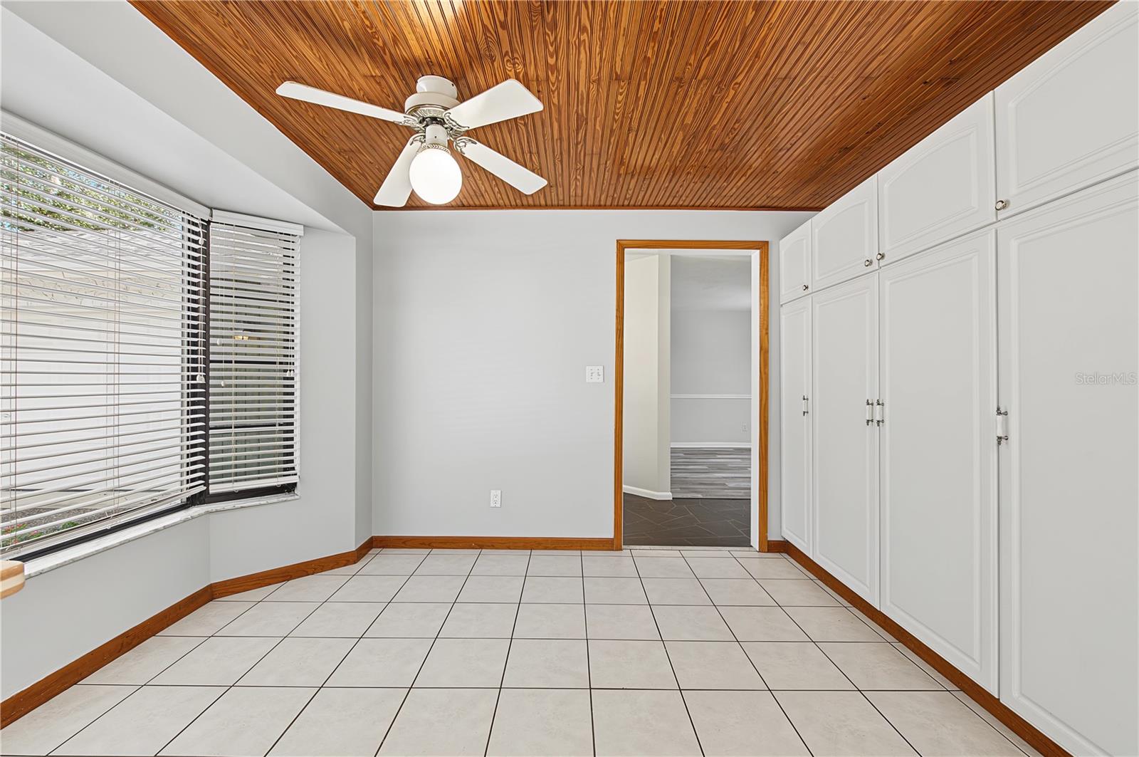 730 ROLLING HILLS DR — photo 8