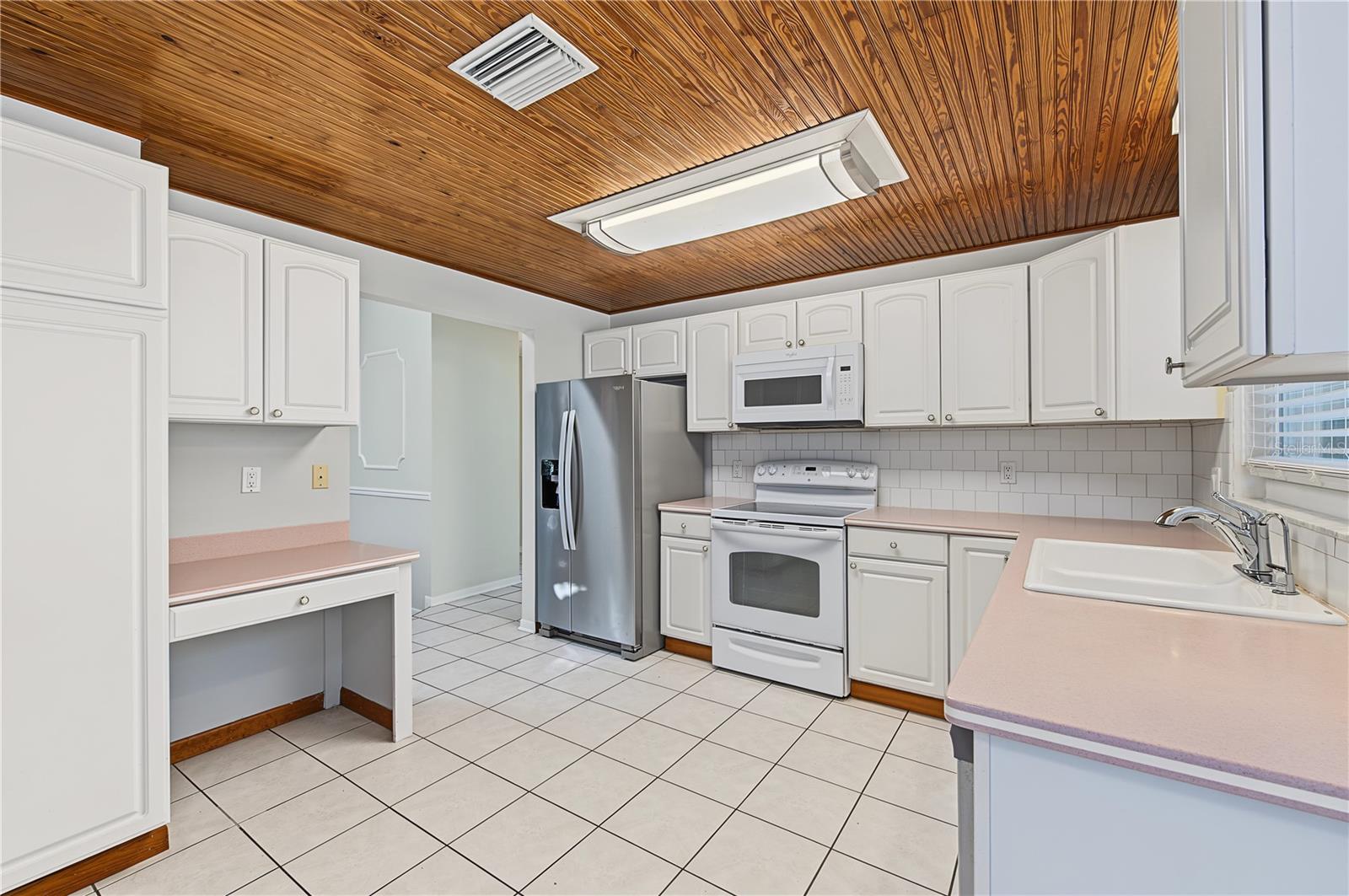 730 ROLLING HILLS DR — photo 5