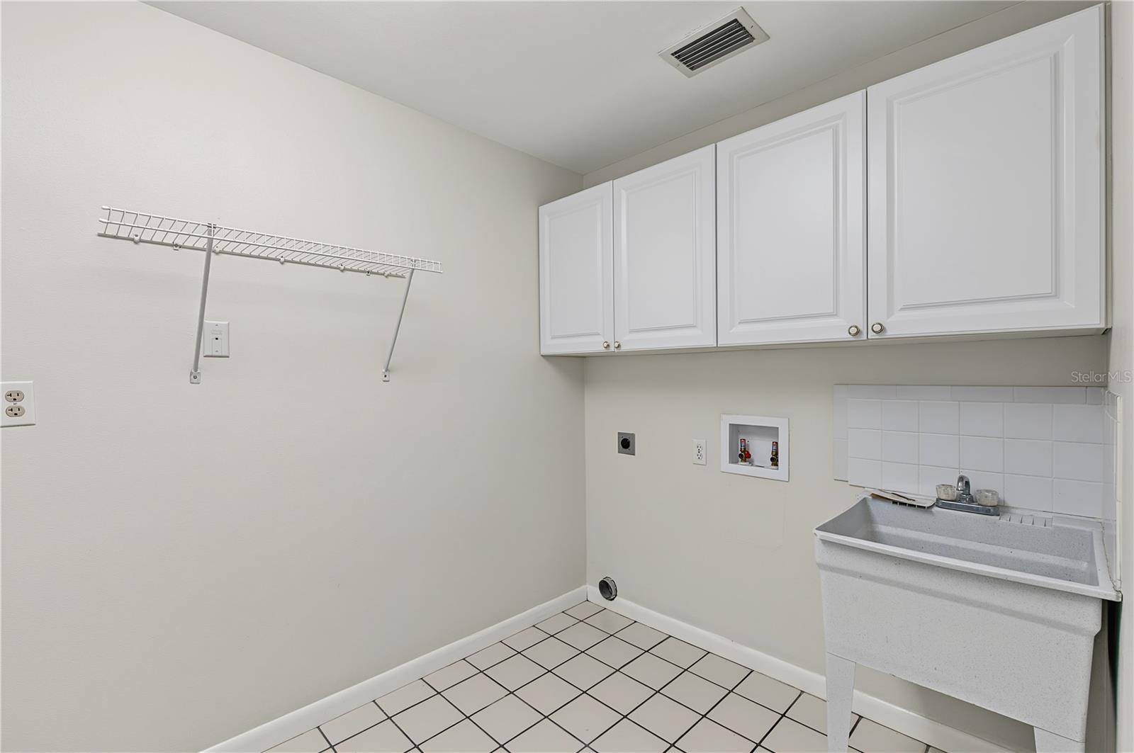 730 ROLLING HILLS DR — photo 30