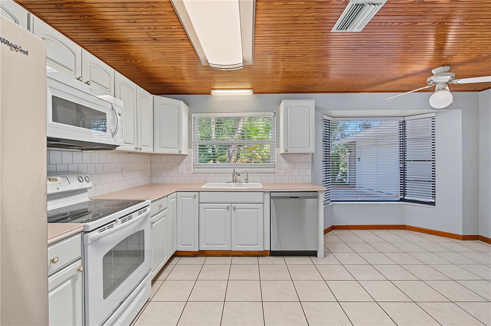 730 ROLLING HILLS DR — photo 6
