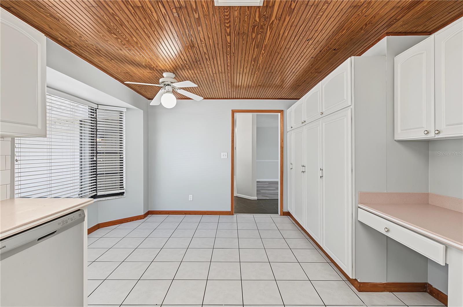 730 ROLLING HILLS DR — photo 10