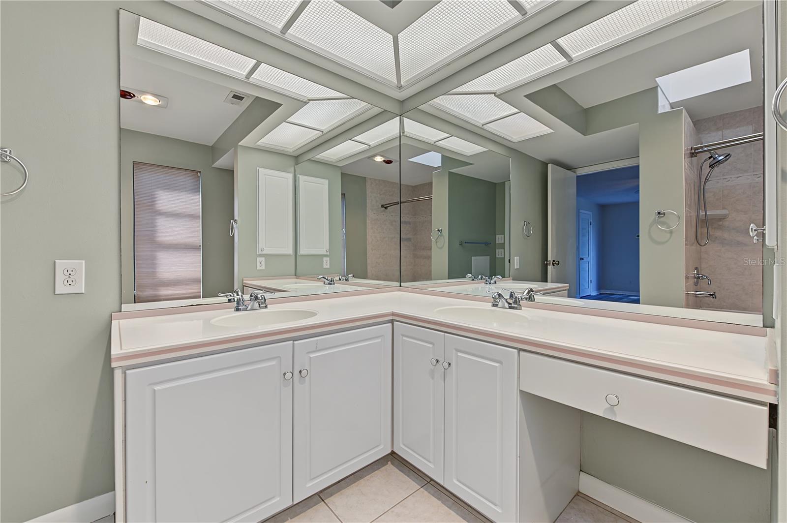 730 ROLLING HILLS DR — photo 24