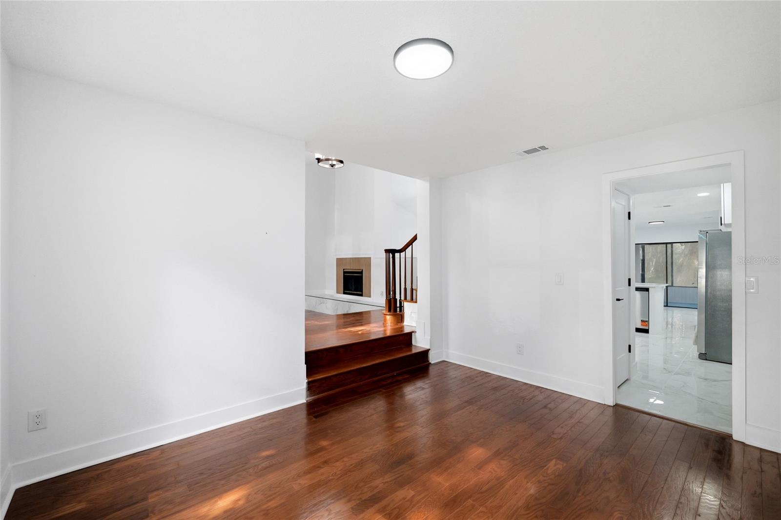 6201 GREENWICH DR — photo 10