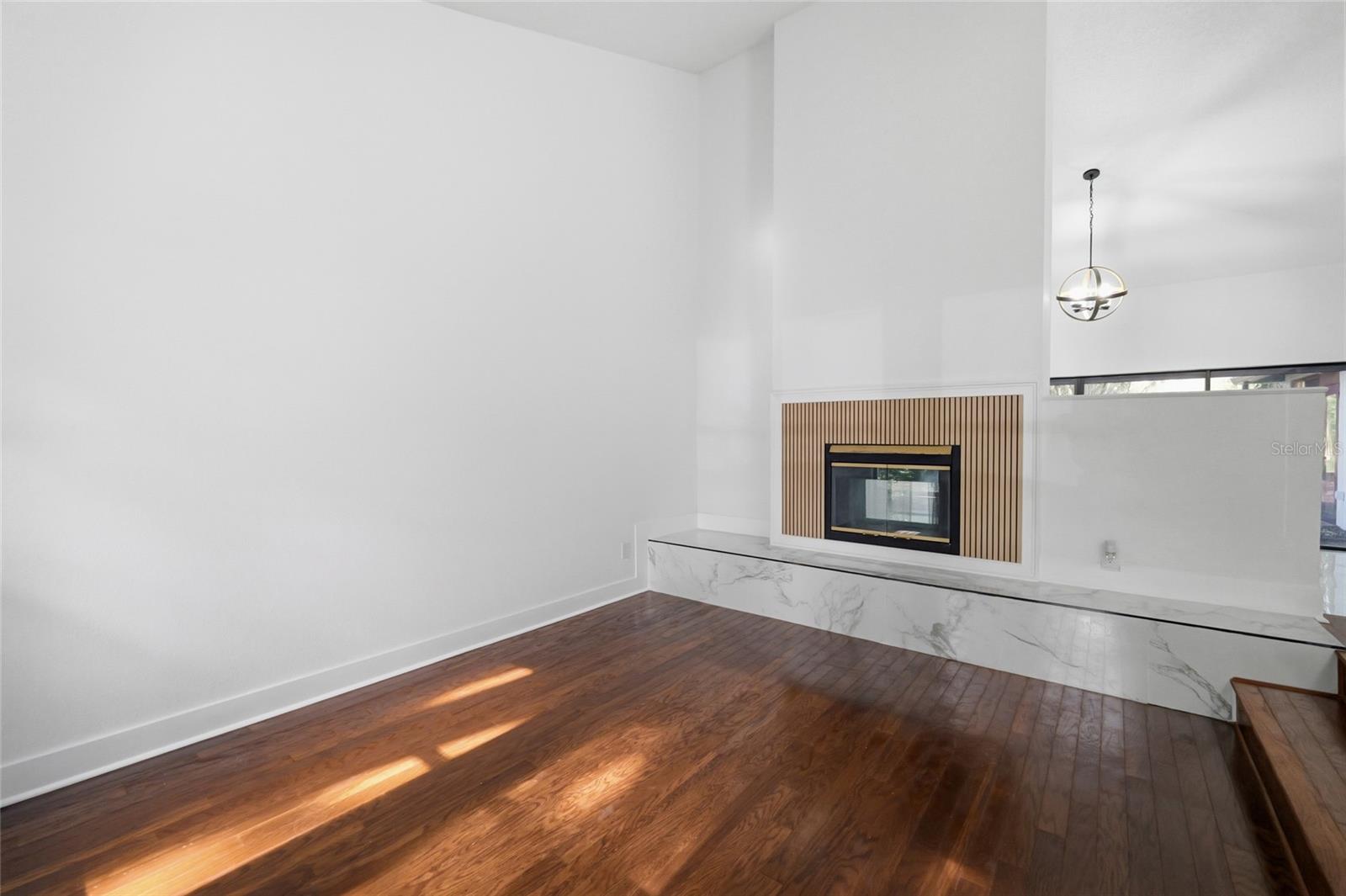 6201 GREENWICH DR — photo 8