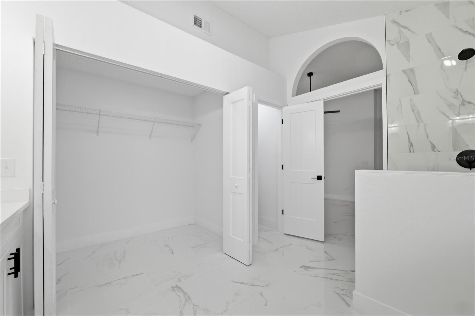 6201 GREENWICH DR — photo 21