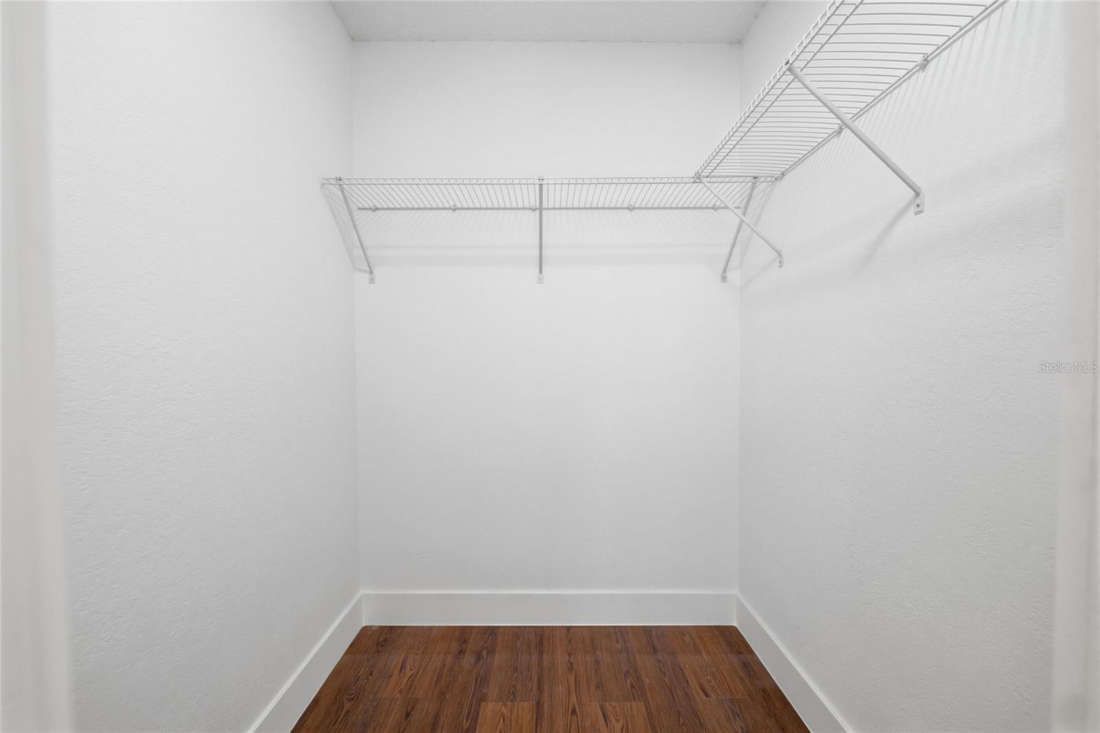 6201 GREENWICH DR — photo 22