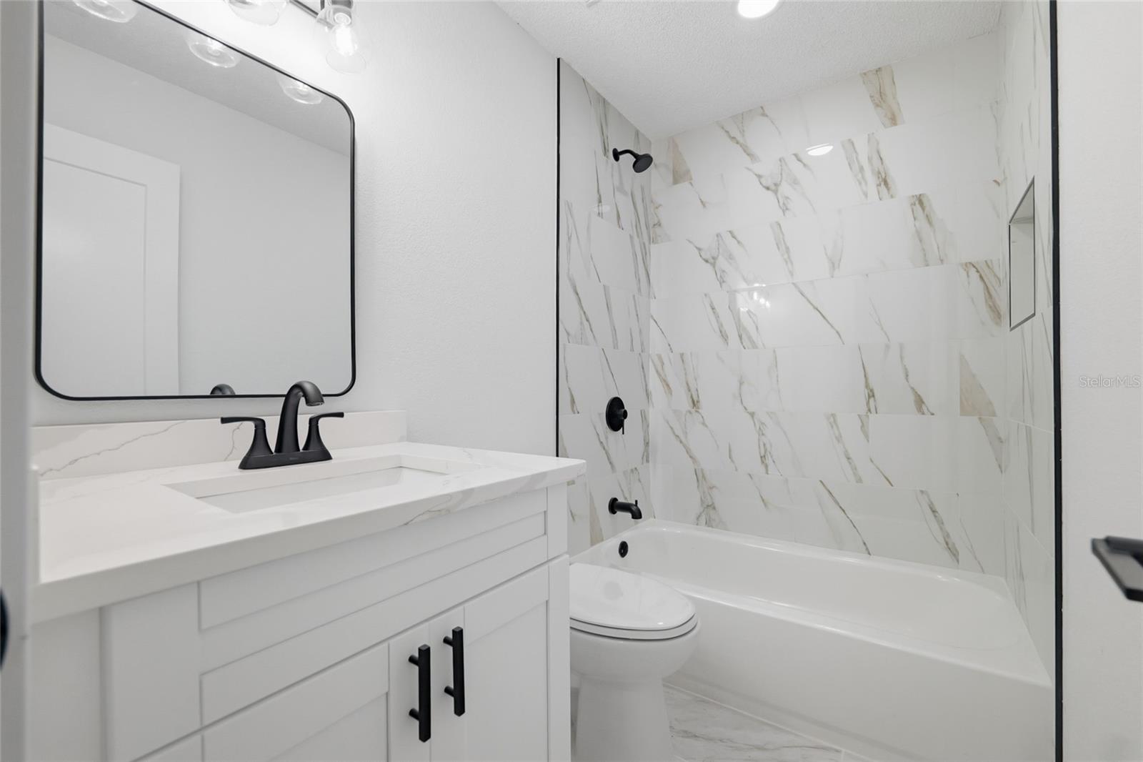 6201 GREENWICH DR — photo 31