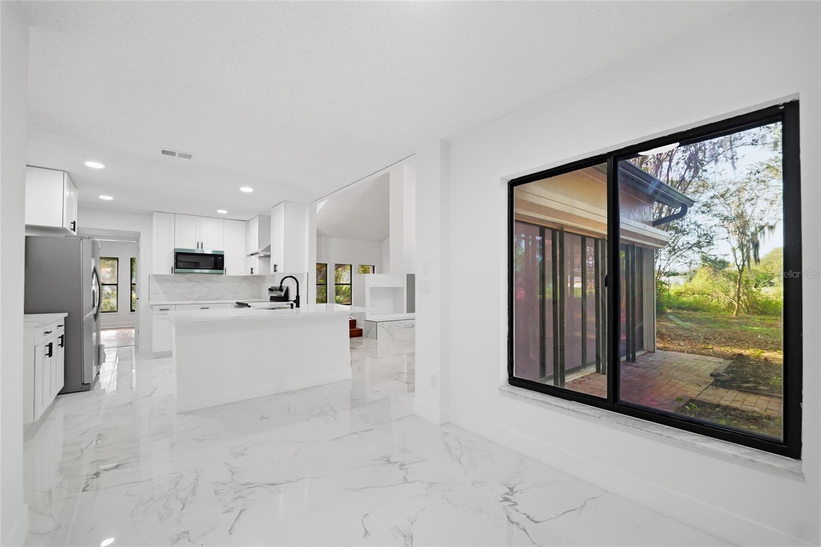 6201 GREENWICH DR — photo 13