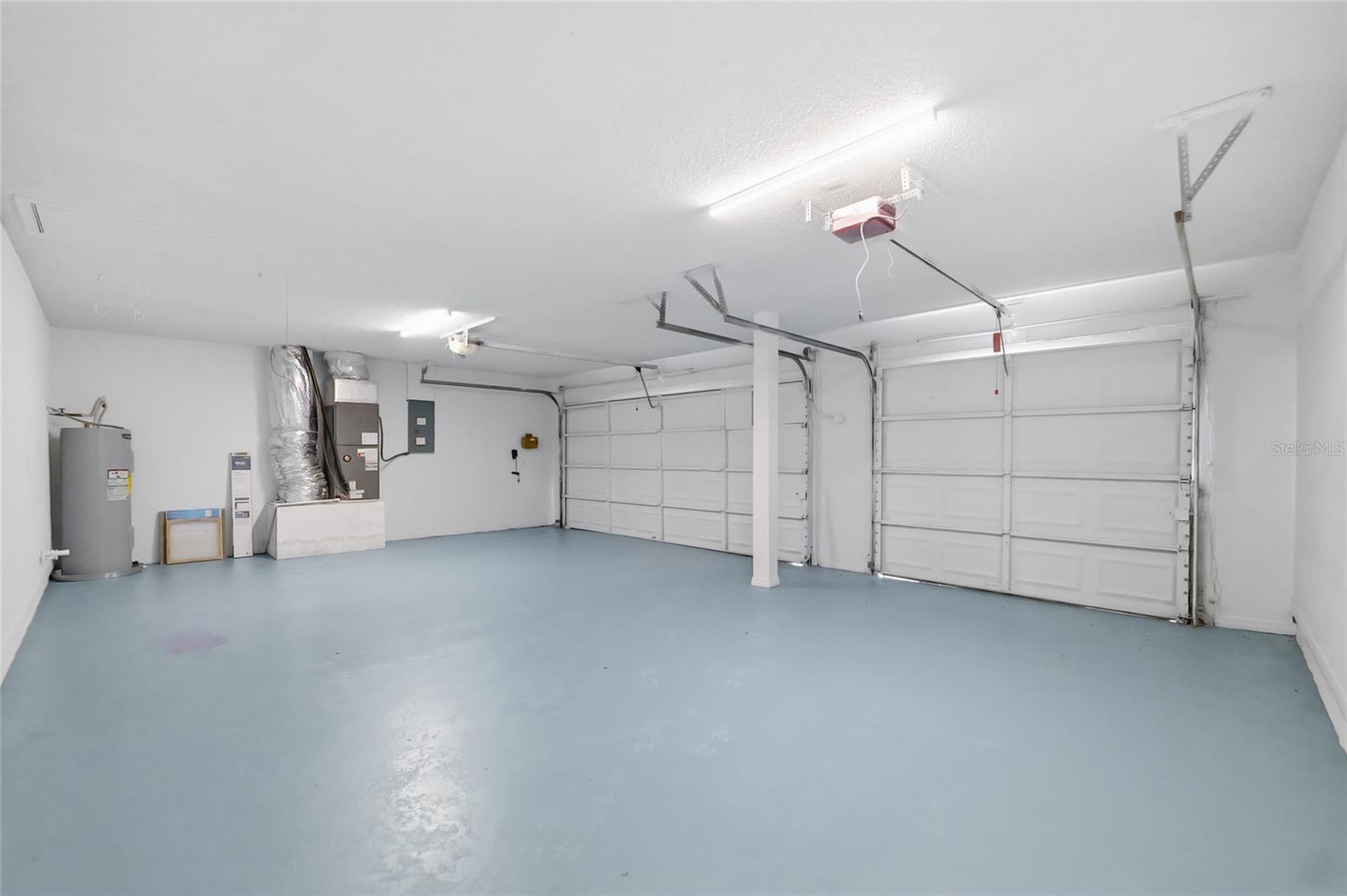 6201 GREENWICH DR — photo 35