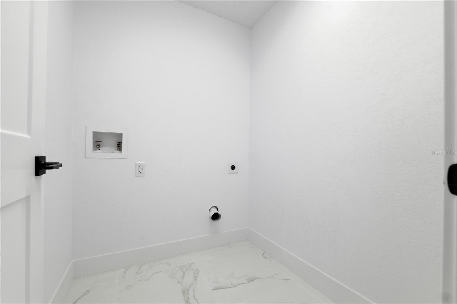 6201 GREENWICH DR — photo 34