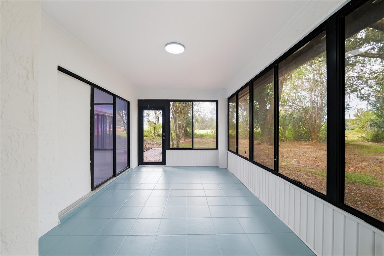 6201 GREENWICH DR — photo 37