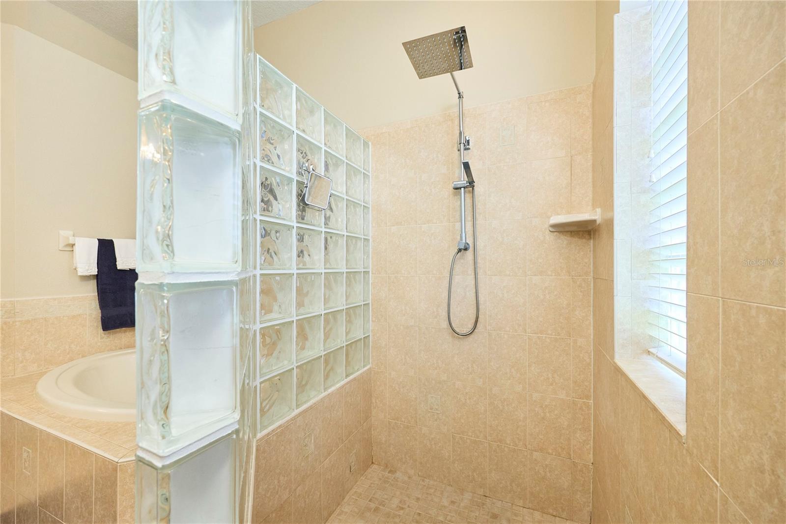 18016 ROYAL FOREST DR — photo 31