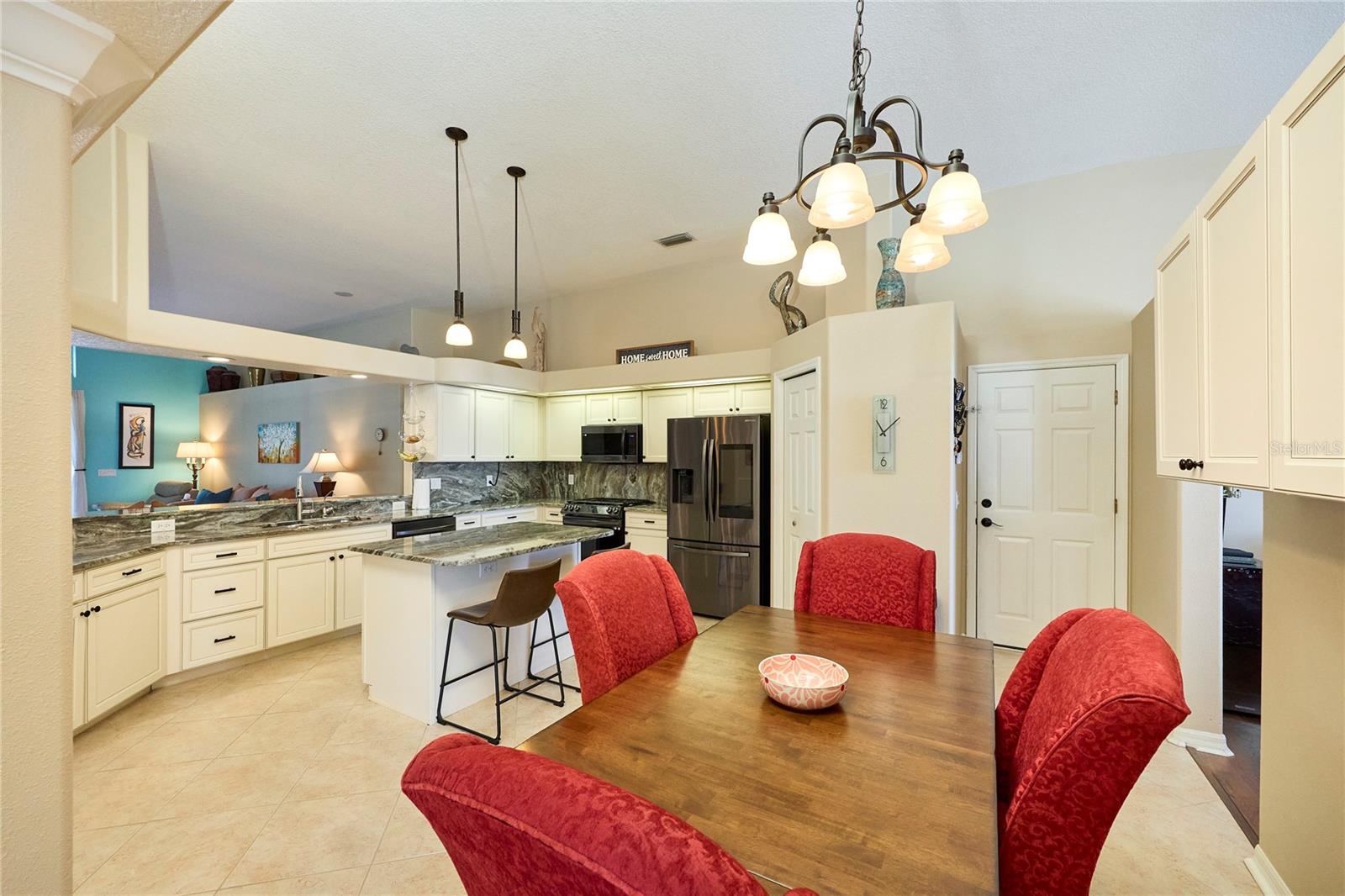 18016 ROYAL FOREST DR — photo 12