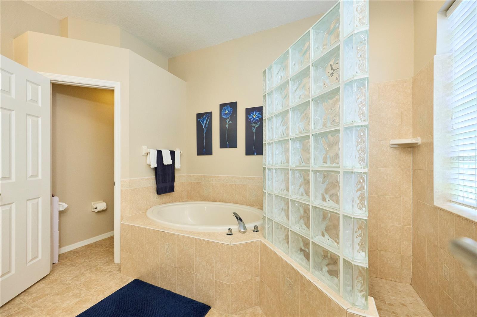 18016 ROYAL FOREST DR — photo 30