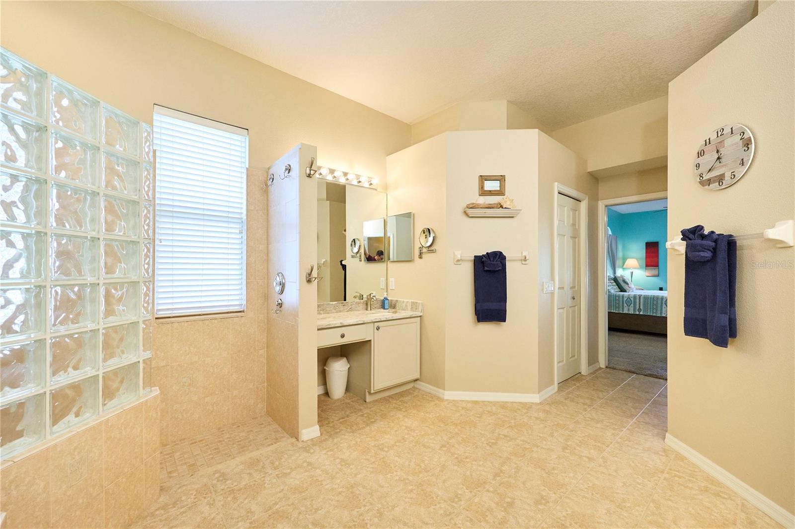 18016 ROYAL FOREST DR — photo 34