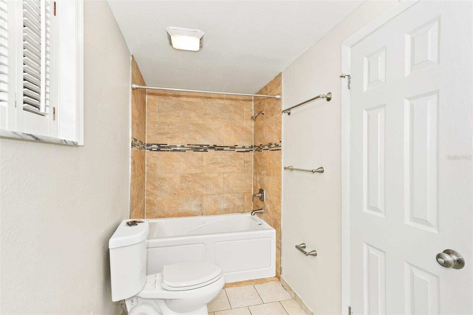 10102 HICKORY HOLLOW CT — photo 18