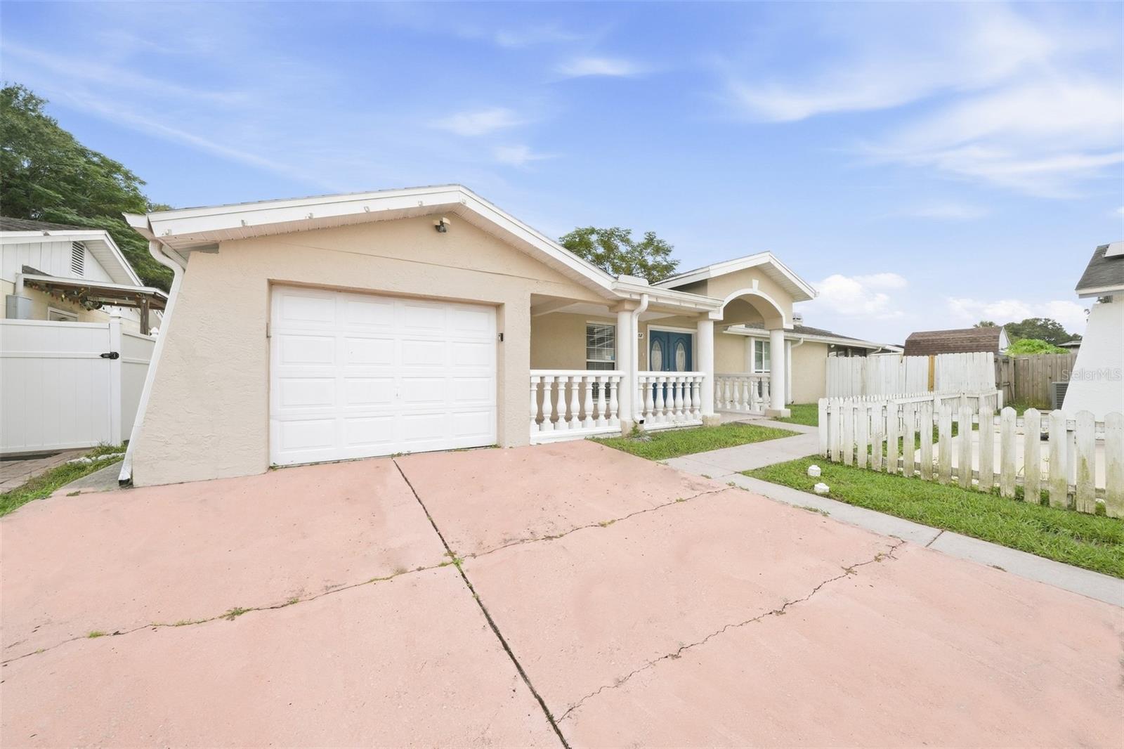 10102 HICKORY HOLLOW CT — photo 2
