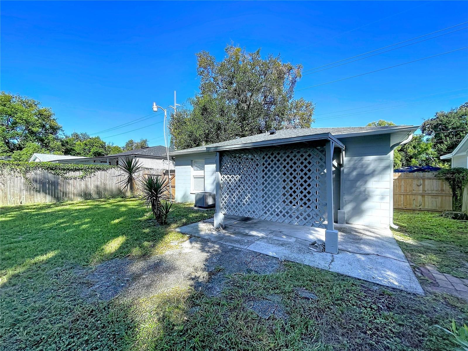 1417 E HANNA AVE — photo 53
