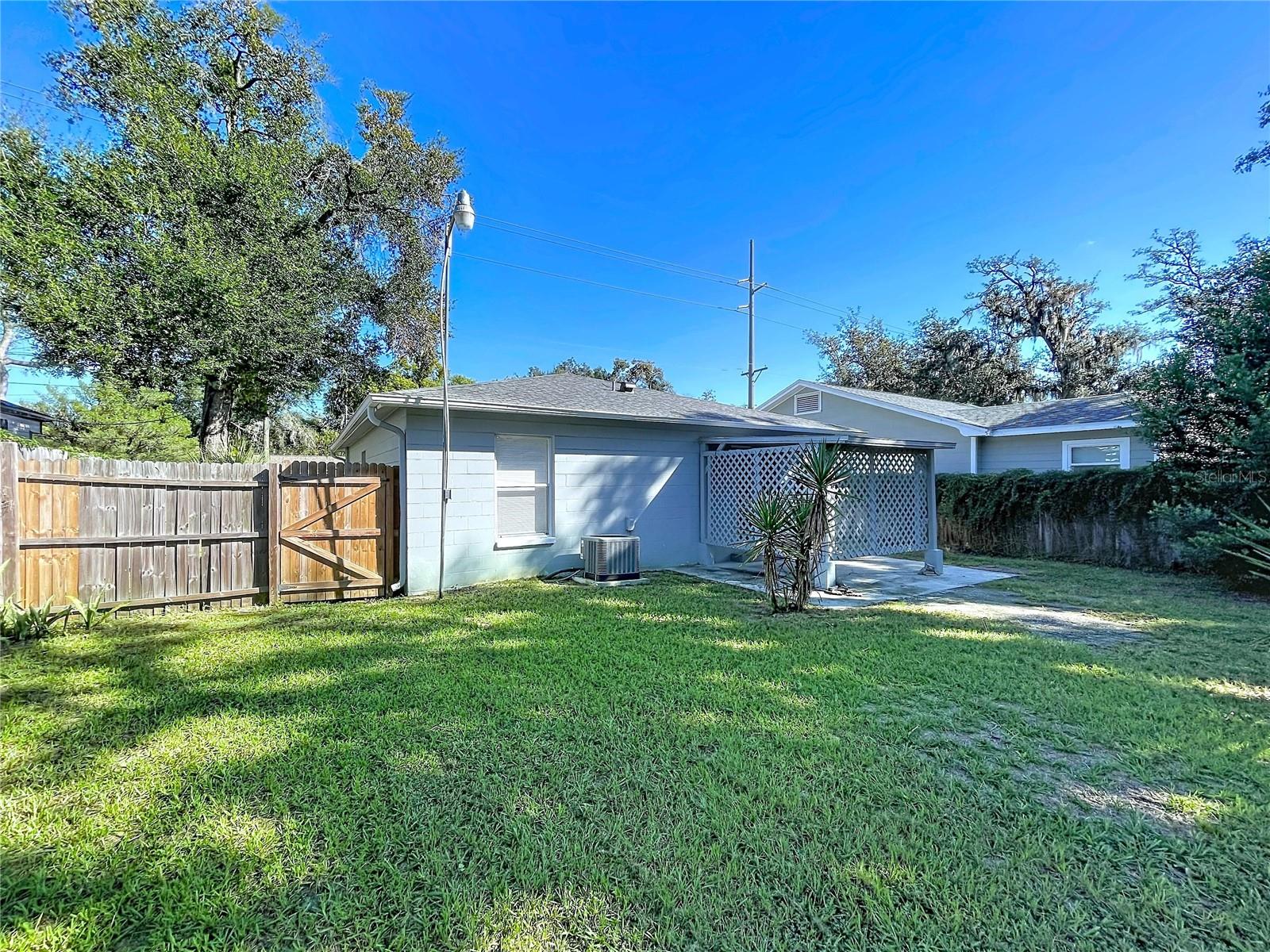 1417 E HANNA AVE — photo 52