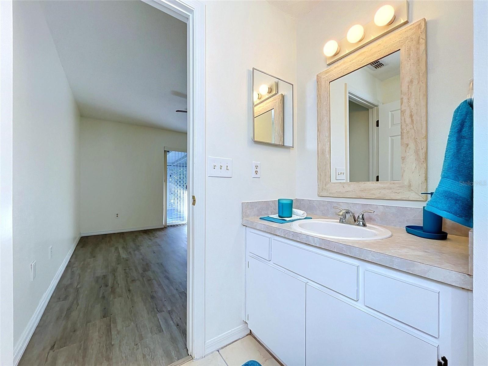1417 E HANNA AVE — photo 42