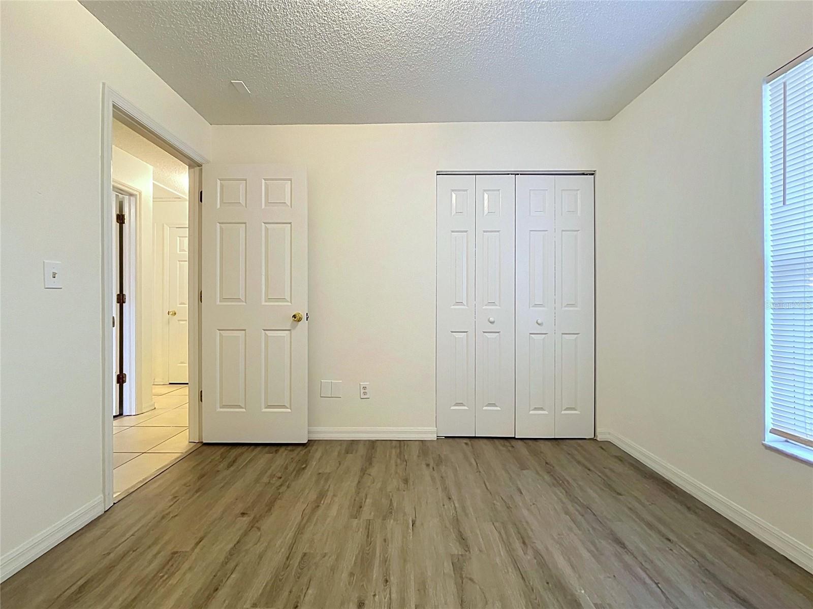 1417 E HANNA AVE — photo 20