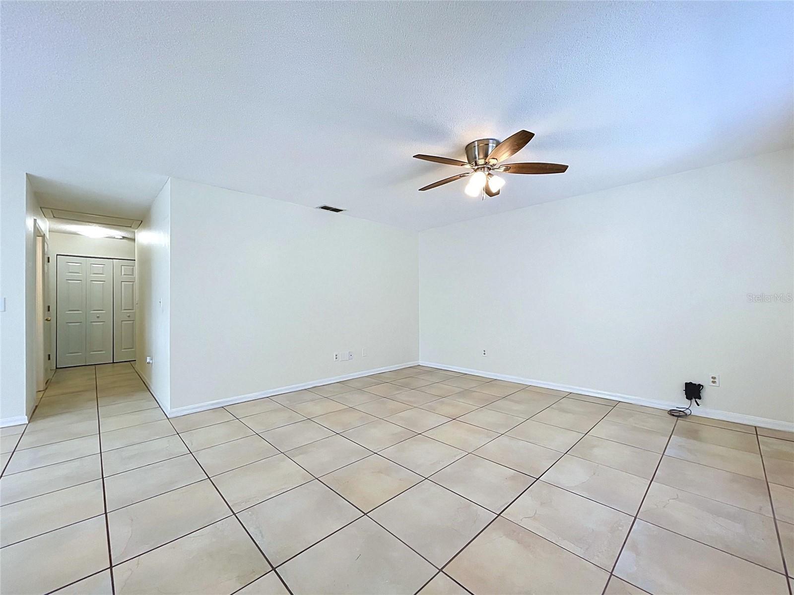 1417 E HANNA AVE — photo 7