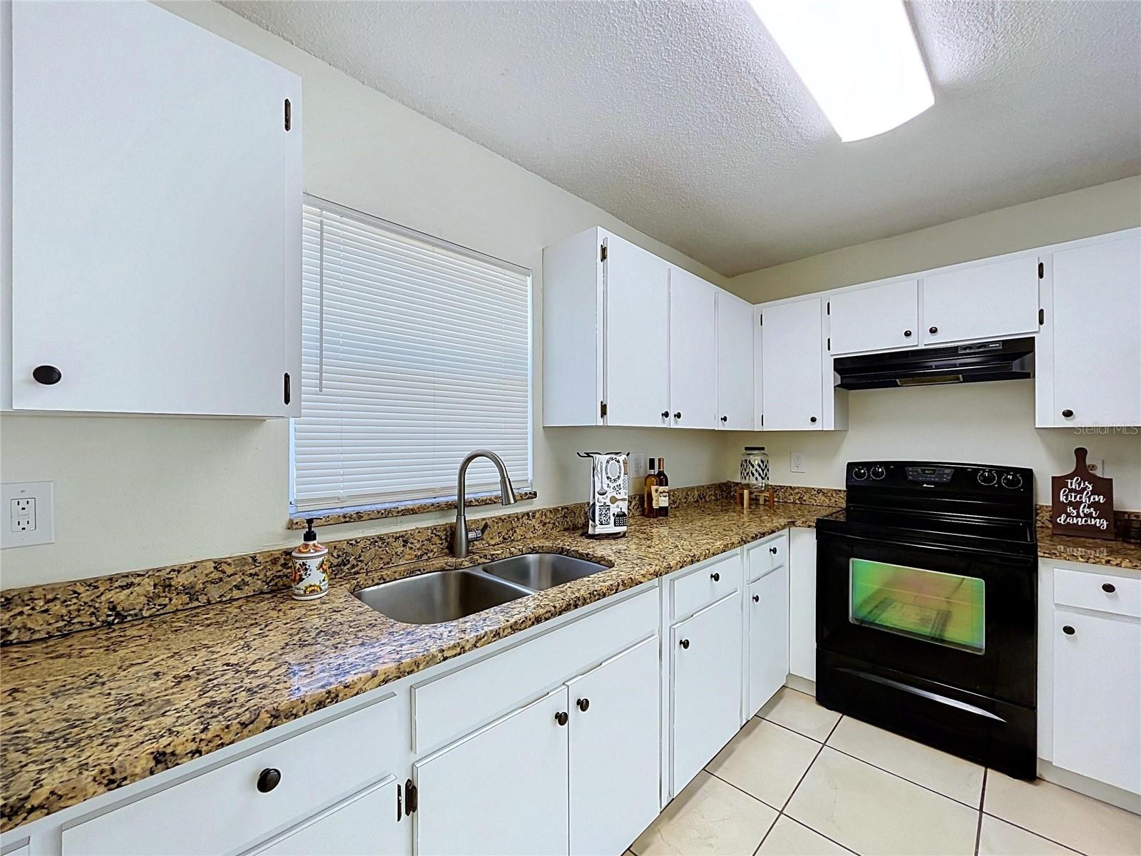 1417 E HANNA AVE — photo 14