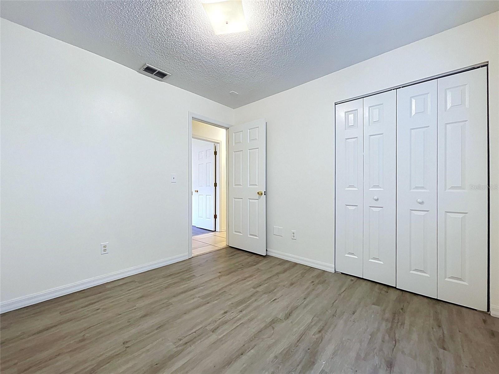 1417 E HANNA AVE — photo 21