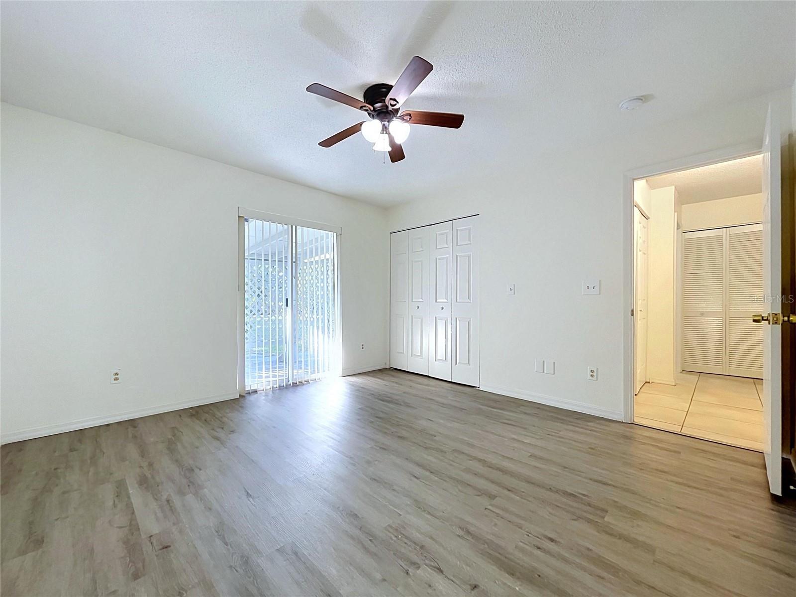1417 E HANNA AVE — photo 34