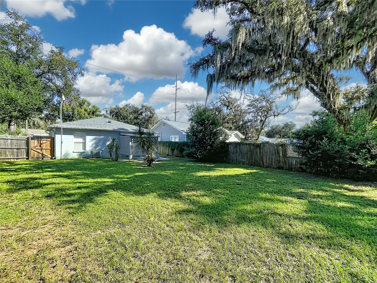 1417 E HANNA AVE — photo 46