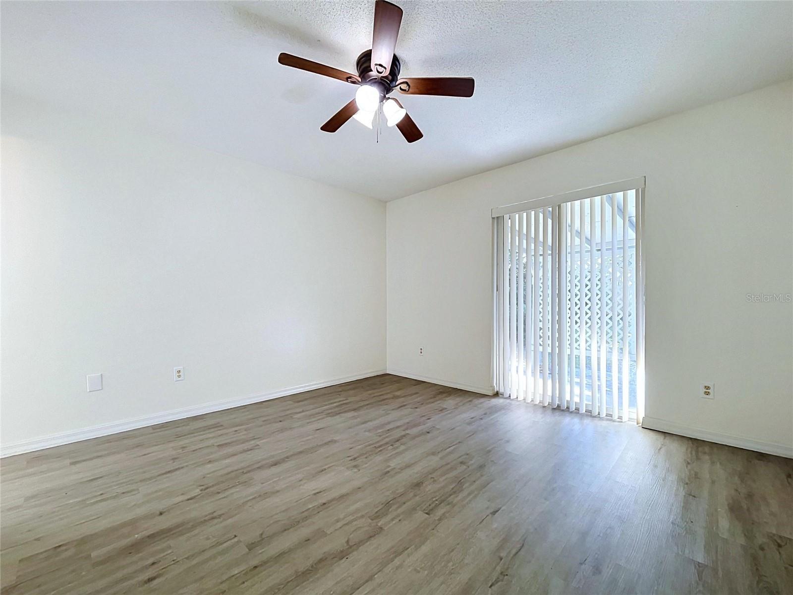 1417 E HANNA AVE — photo 36