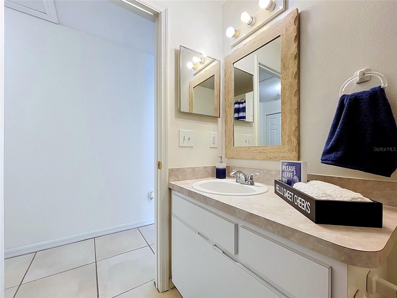 1417 E HANNA AVE — photo 33