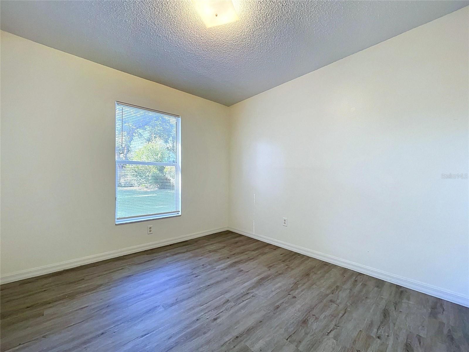 1417 E HANNA AVE — photo 22