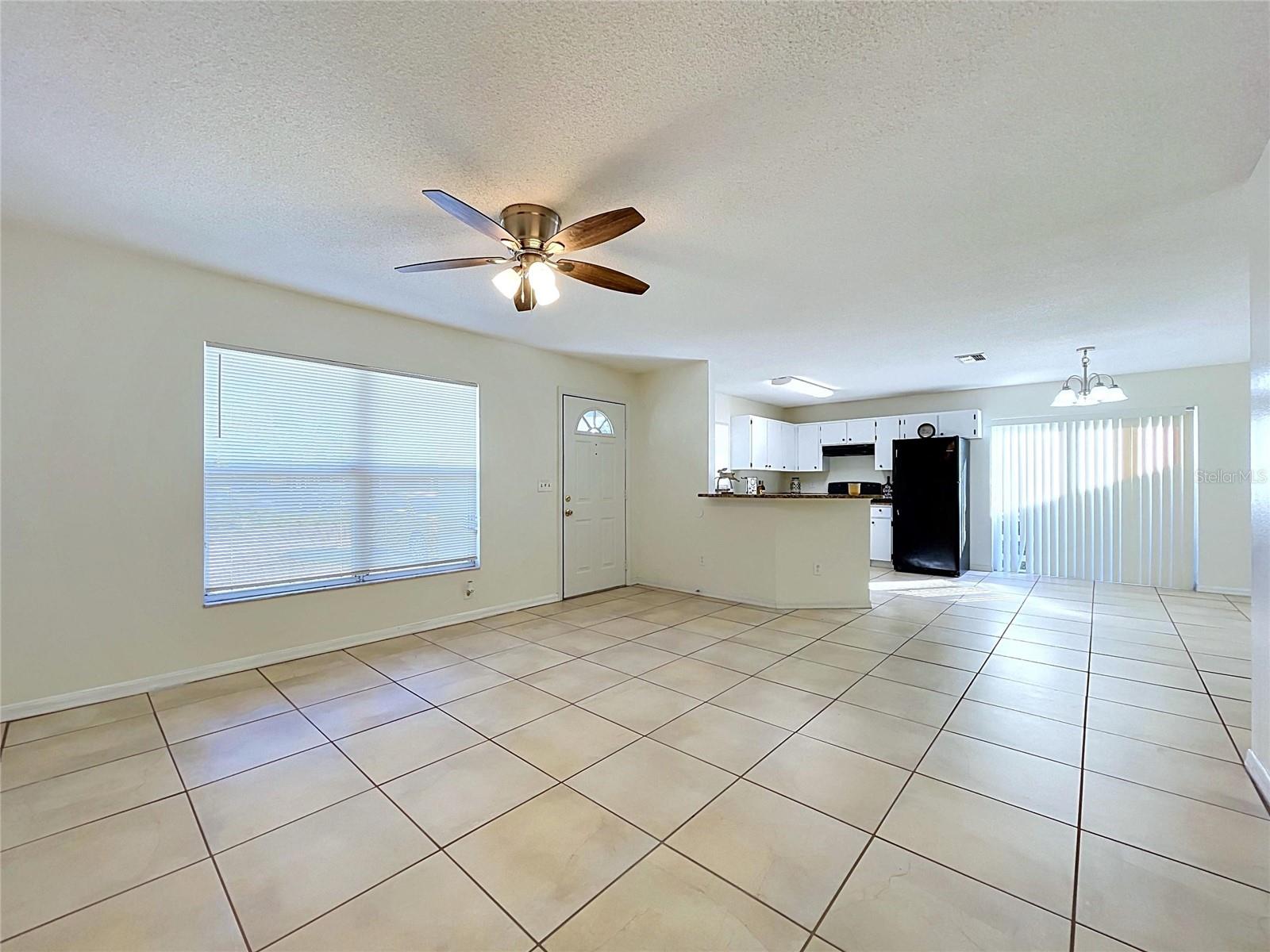 1417 E HANNA AVE — photo 4