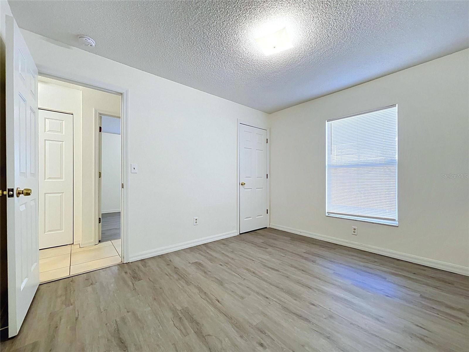 1417 E HANNA AVE — photo 25