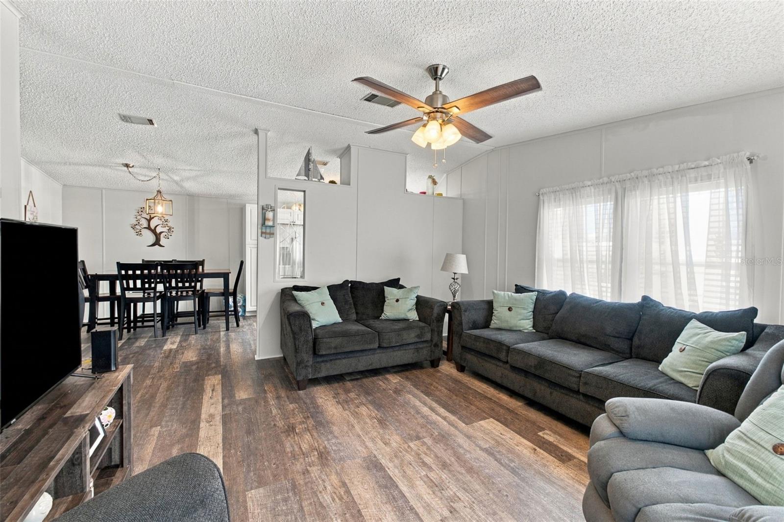 7318 GRAND PINE DR — photo 9