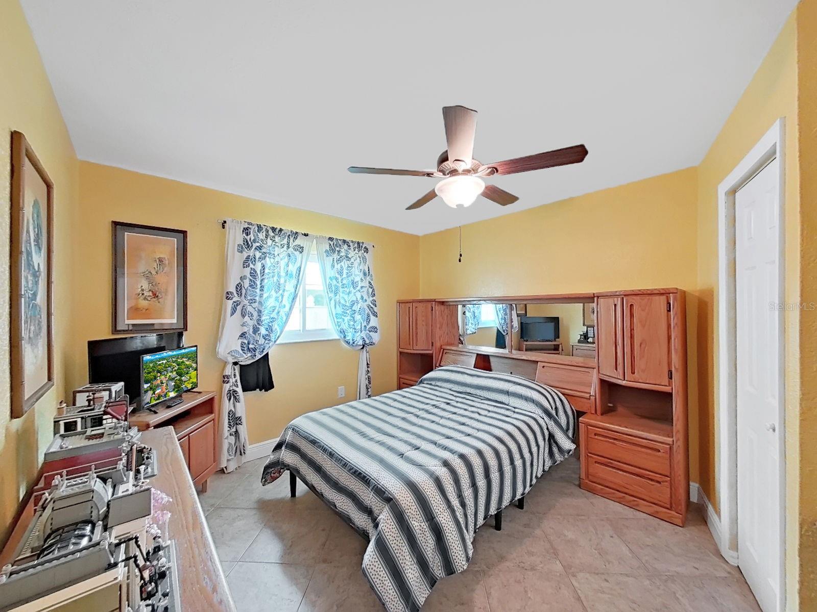 169 FOXCROFT DR W — photo 33