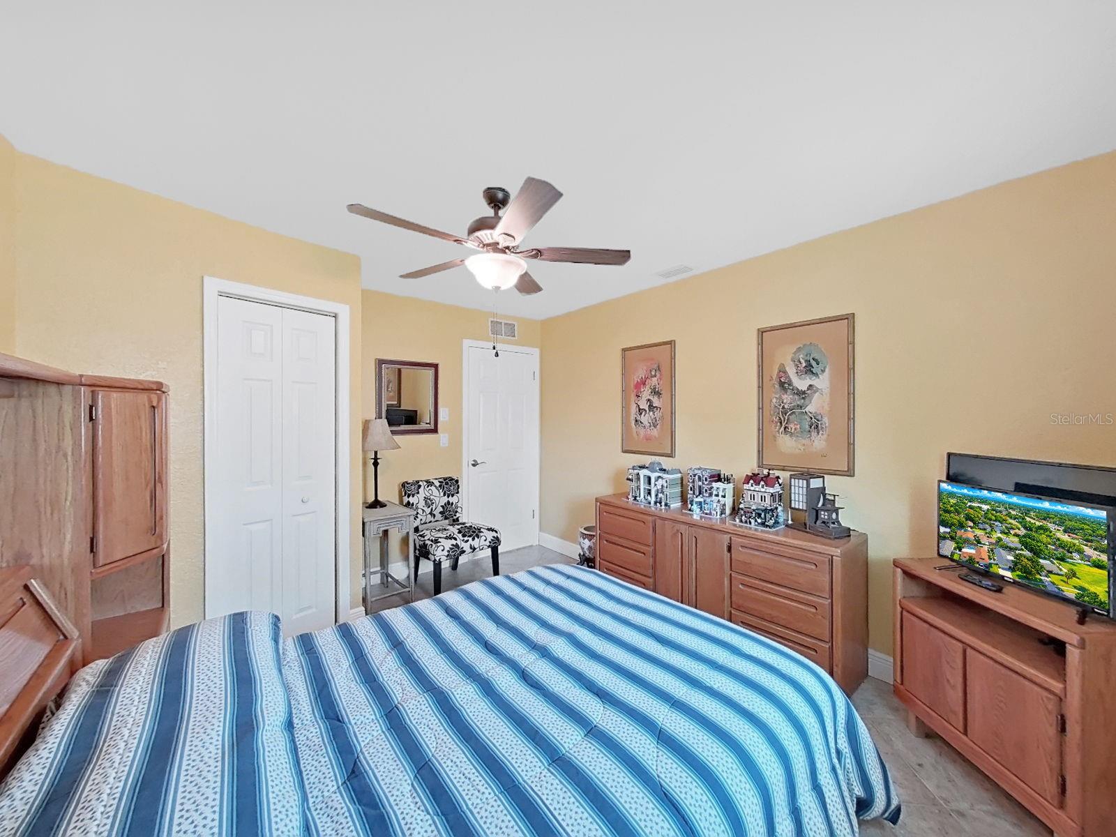 169 FOXCROFT DR W — photo 34