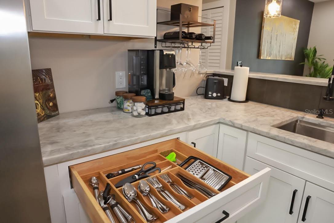 405 MANOR BLVD — photo 13