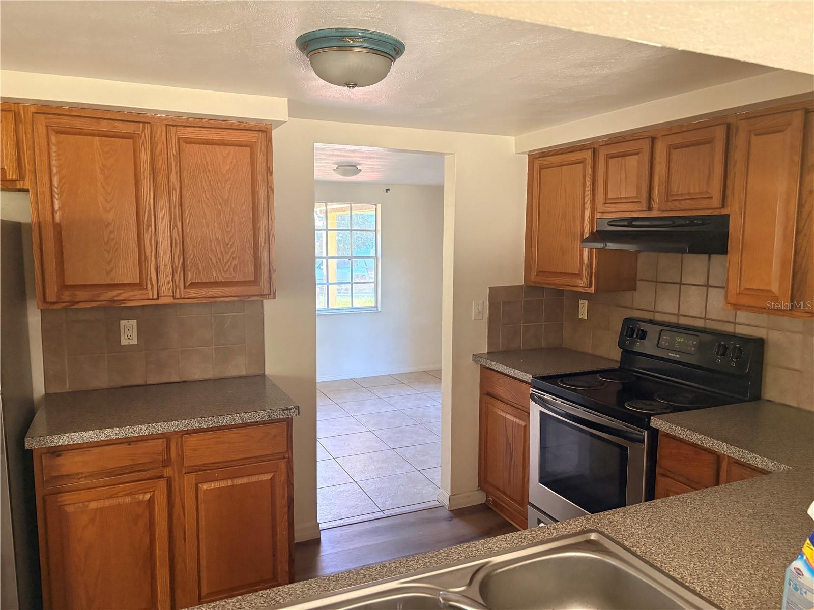 8403 CLOVER HILL LOOP — photo 3