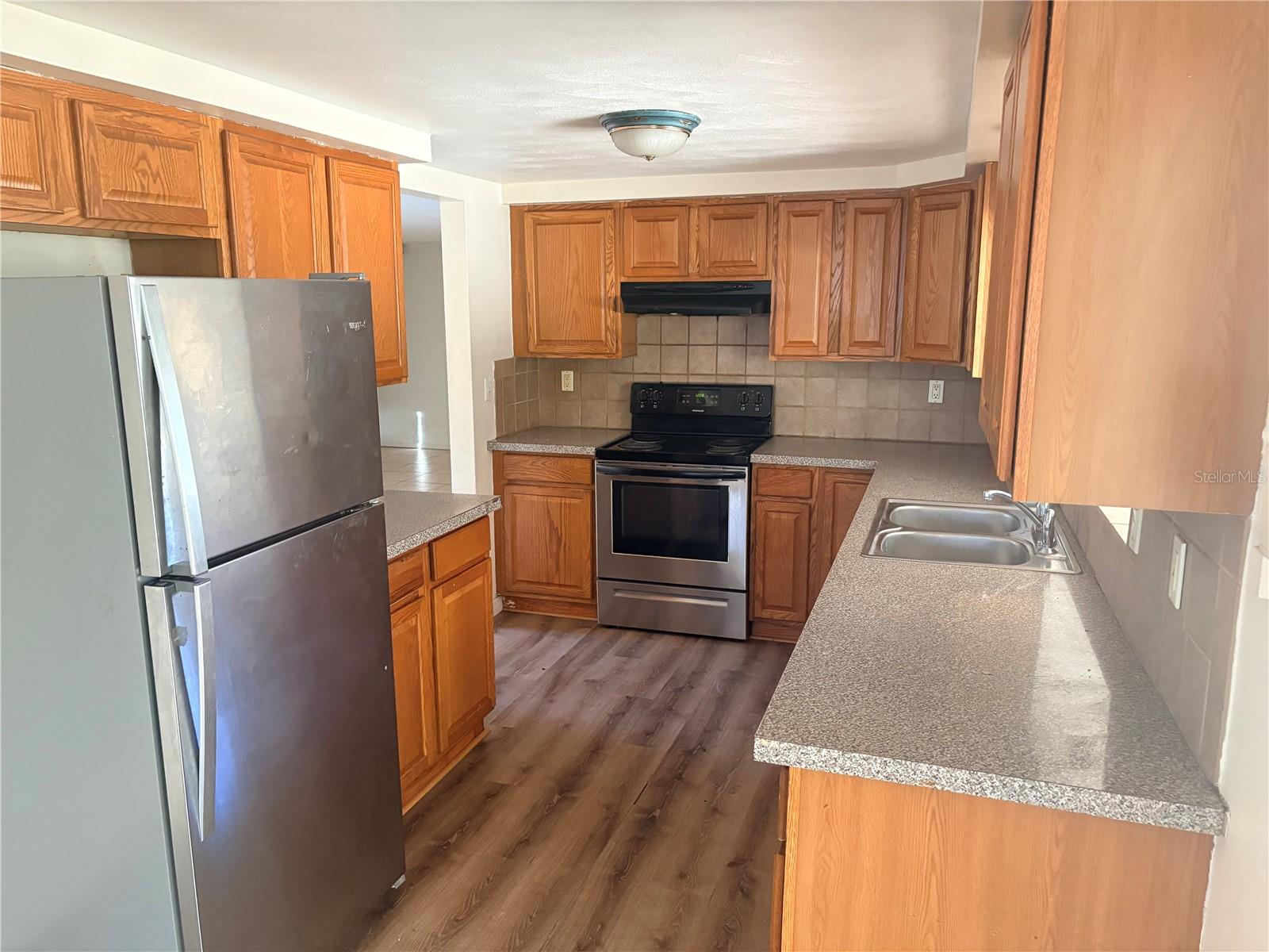 8403 CLOVER HILL LOOP — photo 2