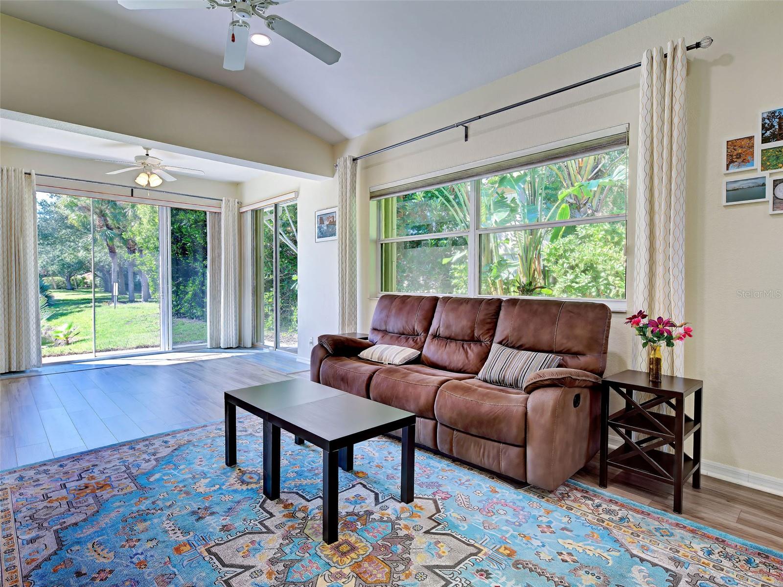 251 VISTA DEL LAGO WAY — photo 19