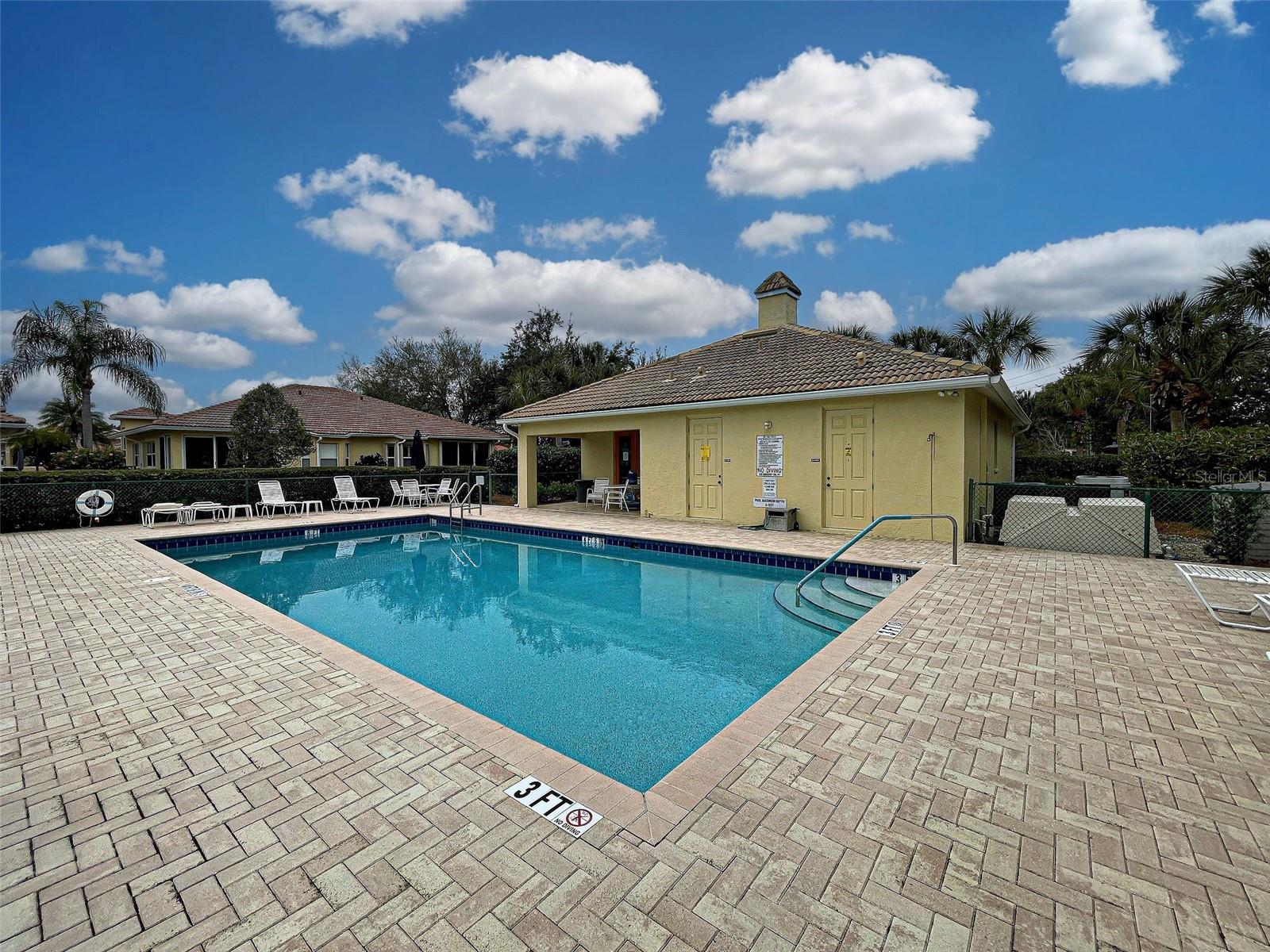 251 VISTA DEL LAGO WAY — photo 40