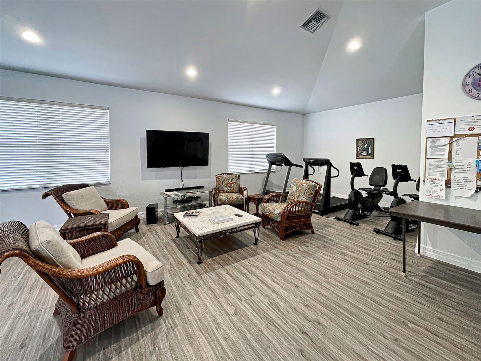 251 VISTA DEL LAGO WAY — photo 43