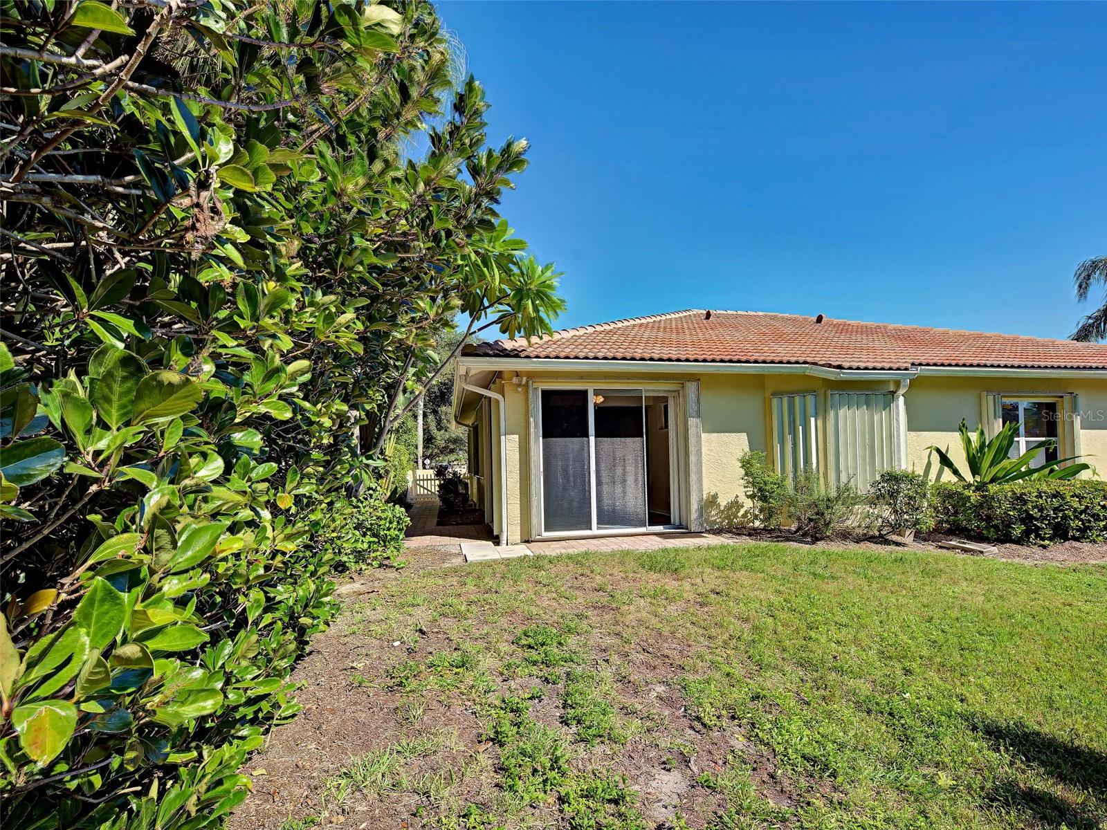 251 VISTA DEL LAGO WAY — photo 34