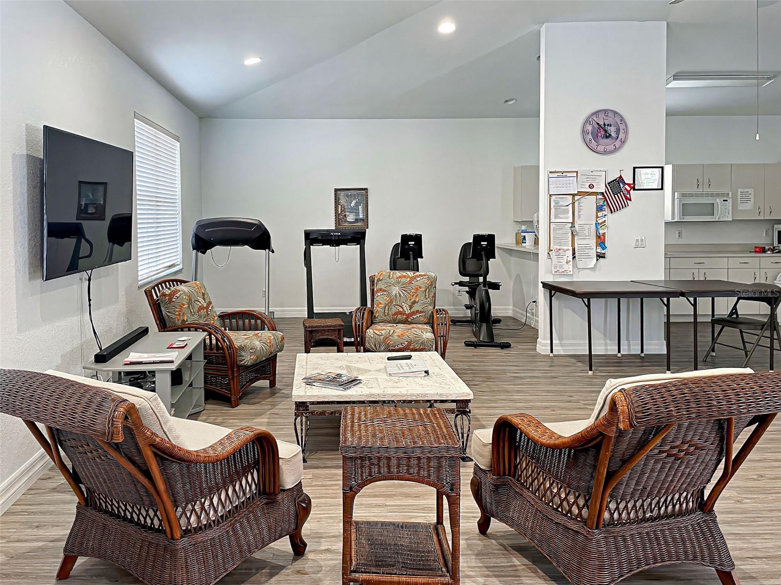 251 VISTA DEL LAGO WAY — photo 44